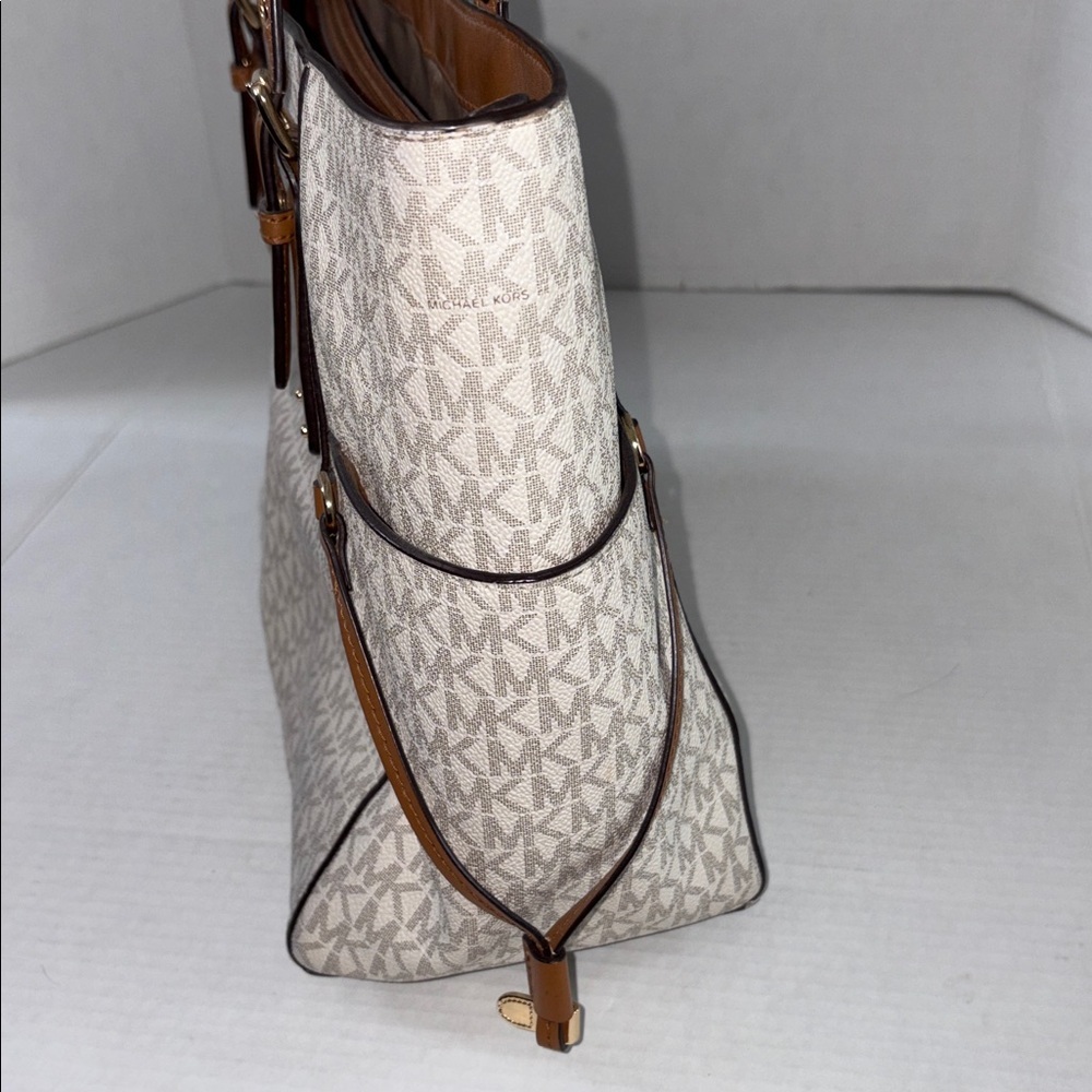 Michael Kors Jet Set Large Shoulder Bag - Picture 11 of 16